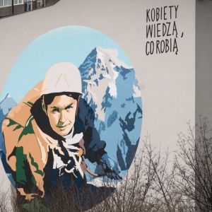 Wanda Rutkiewicz: el mural de esta famosa escaladora en la plaza Legionów