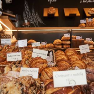 Modne piekarnie we Wrocławiu. Gdzie kupić najlepszy chleb, bagietki i bułki słodkie?